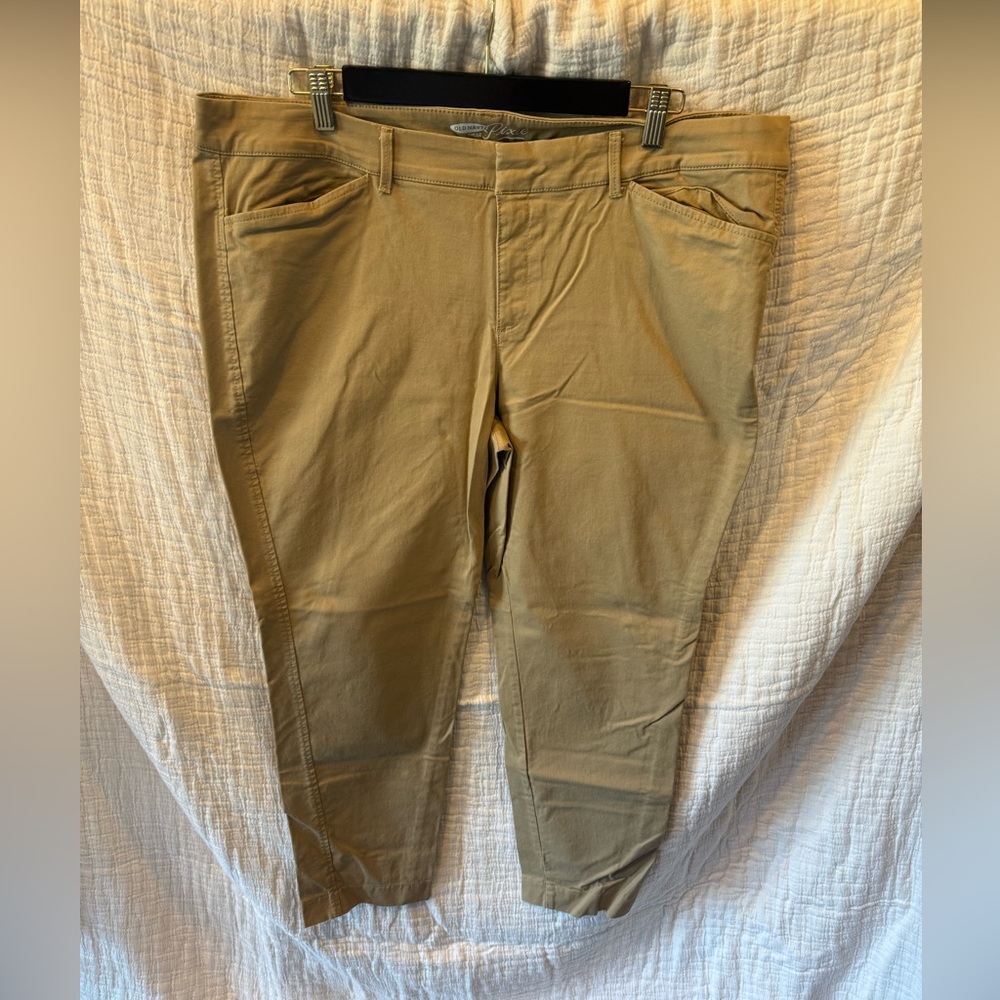 Women’s Old Navy Khaki Pixie Pants